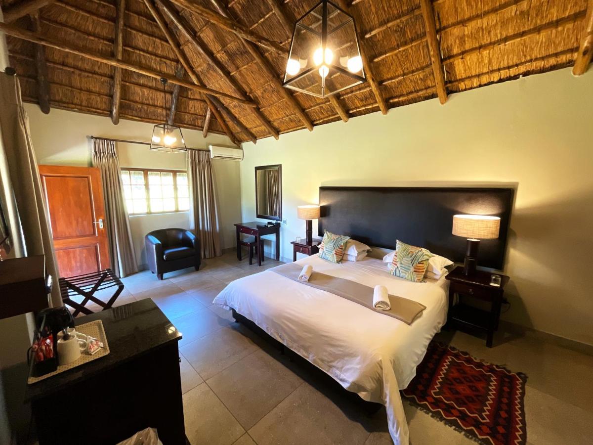 Mongena Private Game Lodge Rust de Winter Luaran gambar